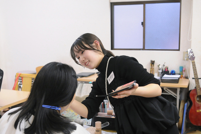 地域活動支援センター
あんず ヘアメイク体験